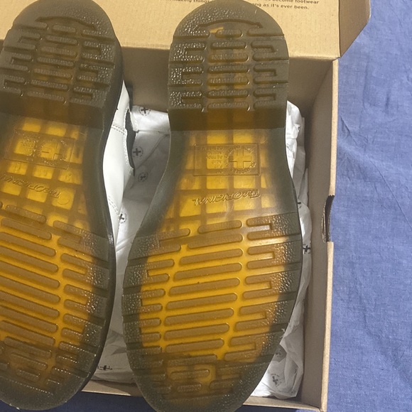 White Dr Martens Chelsea Boot size 8 - Picture 14 of 14